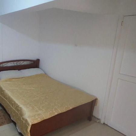 Private Bedroom Paphos Central ภายนอก รูปภาพ